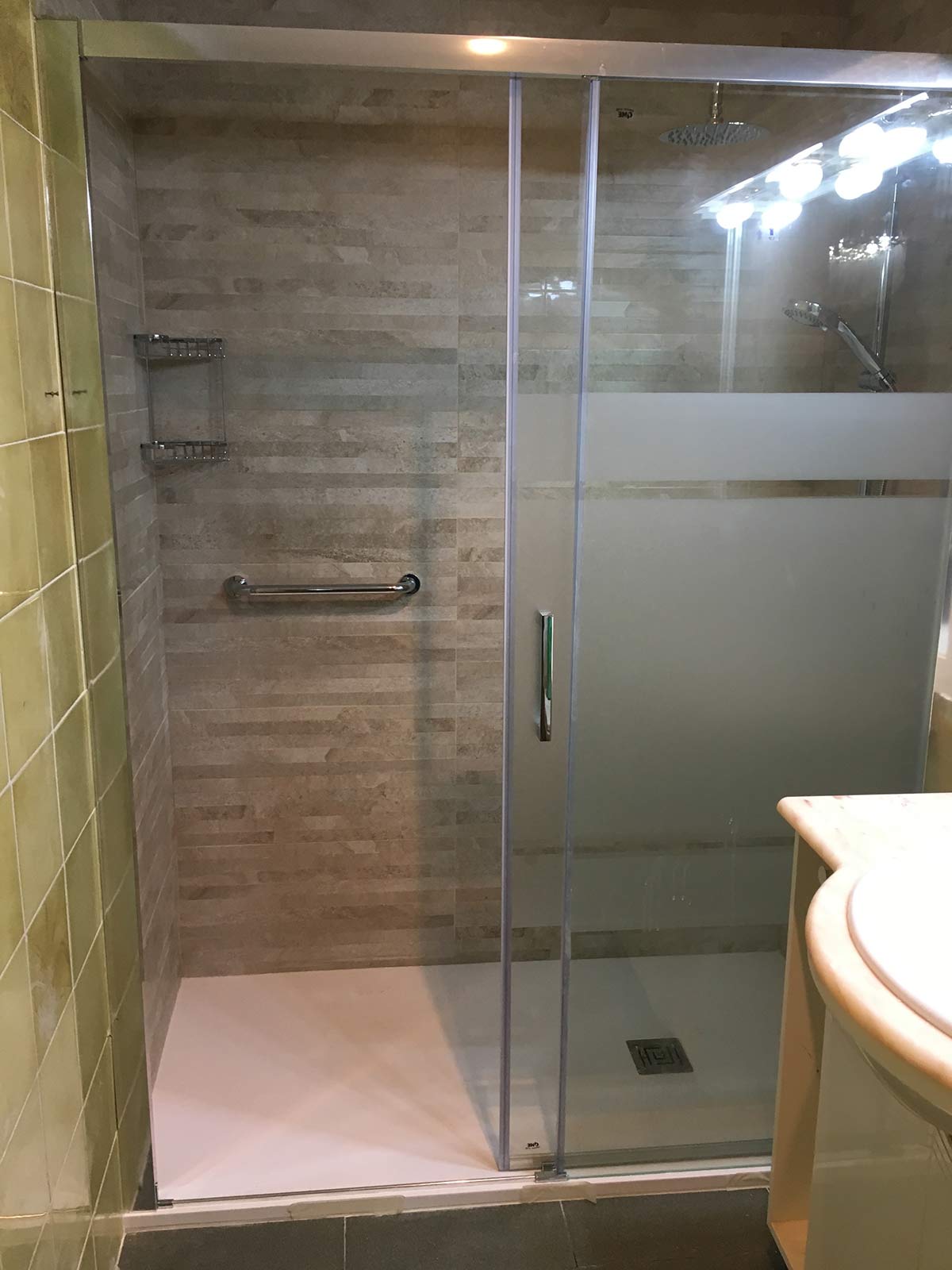 Cambio de bañera por ducha con anulación de bidé en Xirivella